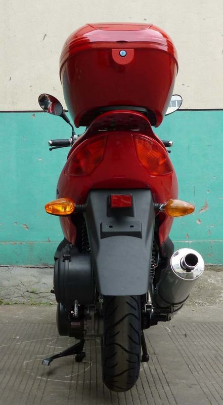 De dubbele Autopedden van het Koplampengas voor Volwassenen, volledig Geassembleerde Straat Wettelijke Scooters