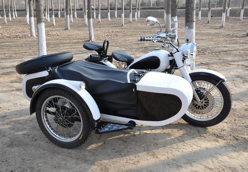 De Changjiangstijl 750cc dreef Motorfiets van de Motorfietsen hoog de Dubbele Motor met 3 Zetels aan