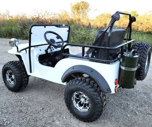 Witte die Mini Gas Golf Cart Jeep-ELITEuitgave met Douaneranden en Stootkussengloed wordt opgeheven