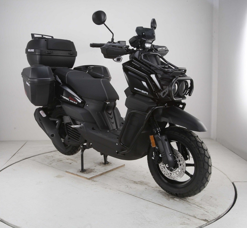 Nieuwe Army Style scooter 200 Tank 200 Efi Deluxe model met grotere banden en zijbagage dragers