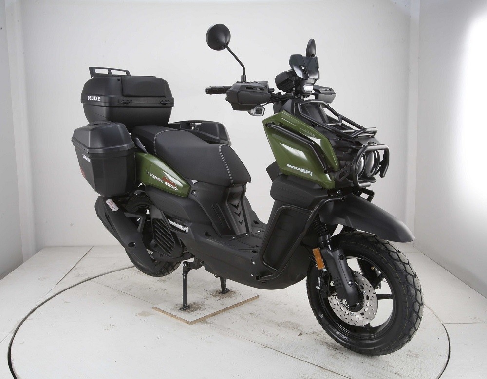 Nieuwe Army Style scooter 200 Tank 200 Efi Deluxe model met grotere banden en zijbagage dragers