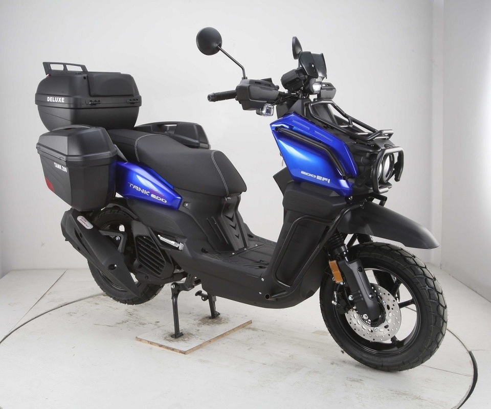 Nieuwe Army Style scooter 200 Tank 200 Efi Deluxe model met grotere banden en zijbagage dragers
